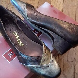 New Metallic Bronze Low Heels, MUSHROOMS, Size 5.5
